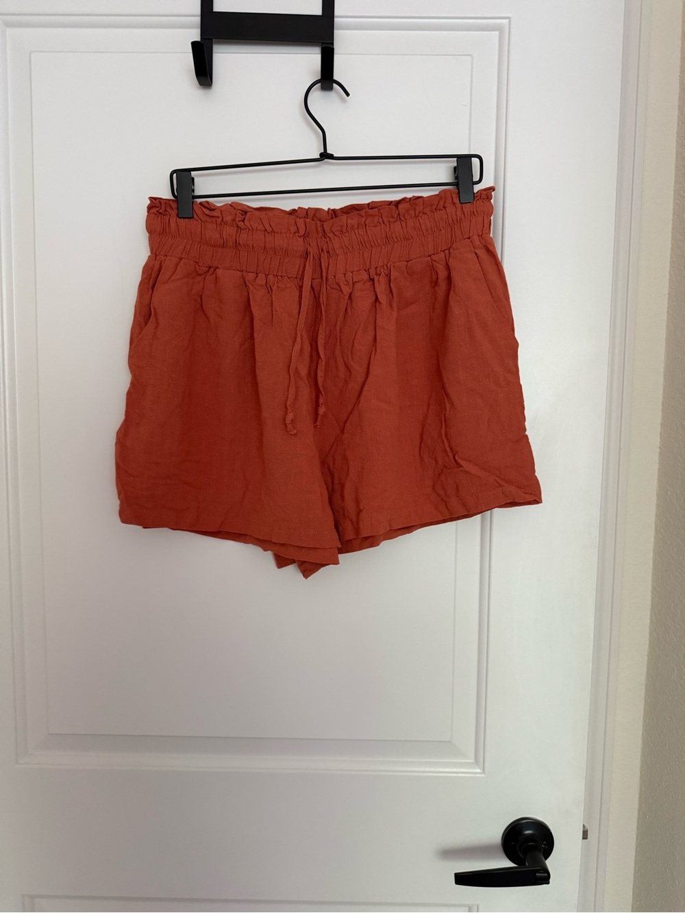 UEU -Waist Drawstring Shorts in Rust